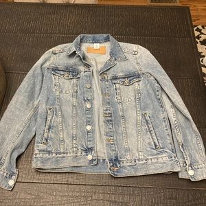 Women’s medium wash denim jacket